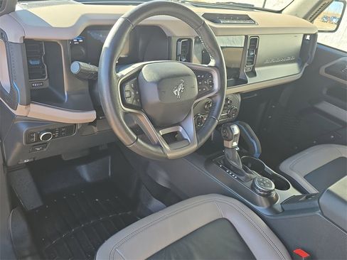 Used 2023 Ford Bronco Wildtrak image 10