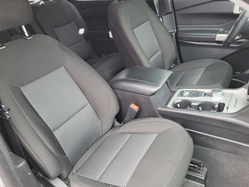 Used 2023 Ford Explorer XLT image 13