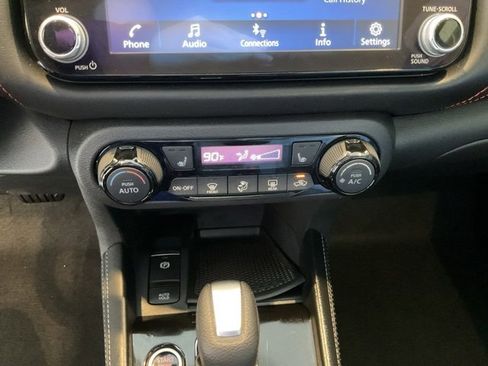 Used 2023 Nissan Kicks SR w/ SR Premium Package image 15