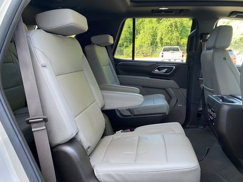 Used 2023 Chevrolet Tahoe LT w/ Luxury Package RWD image 32