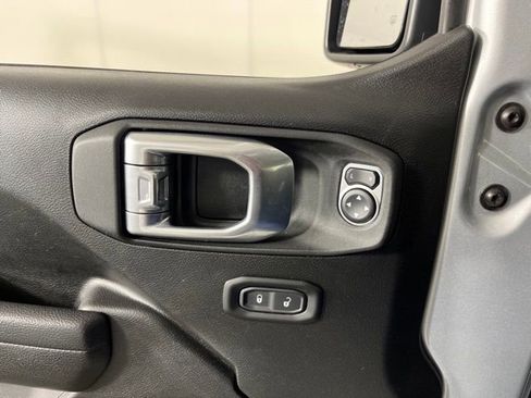 Used 2022 Jeep Gladiator Sport AWD/4WD image 13