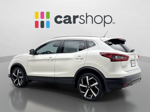Used 2022 Nissan Rogue Sport SL w/ Premium Package FWD image 3