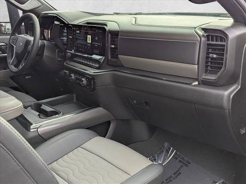 Used 2024 Chevrolet Silverado 2500 ZR2 image 24