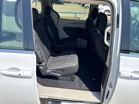 Used 2023 Chrysler Voyager LX FWD image 12