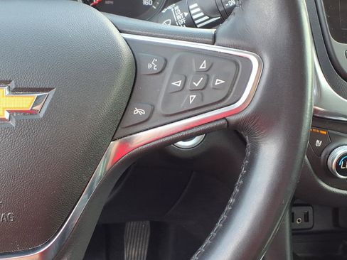 Used 2018 Chevrolet Equinox Premier FWD image 17