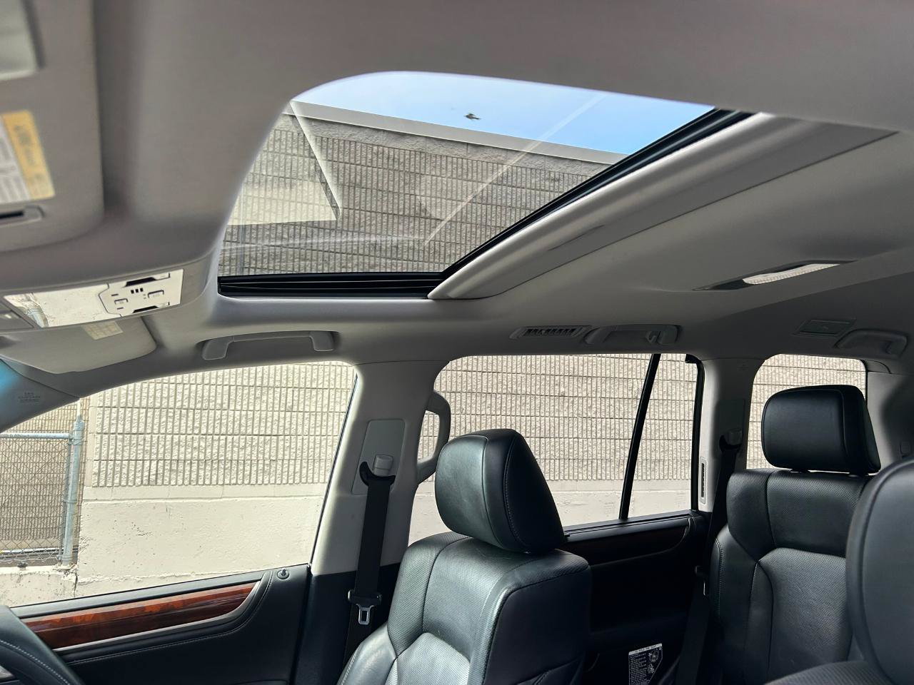 Used 2016 Lexus LX 570 4WD w/ Luxury Package image 12