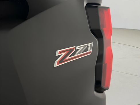 Used 2024 Chevrolet Colorado Z71 w/ Z71 Convenience Package 2 image 8