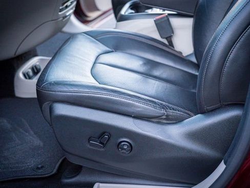 Used 2017 Chrysler Pacifica Touring-L Plus image 14