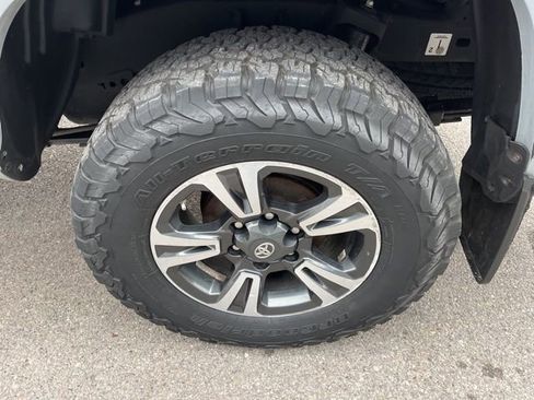 Used 2019 Toyota Tacoma TRD Sport w/ Technology Package AWD/4WD image 27
