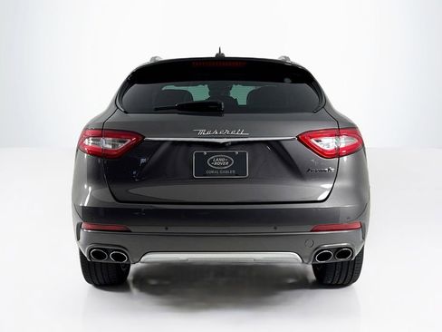 Used 2017 Maserati Levante w/ Luxury Package AWD/4WD image 4