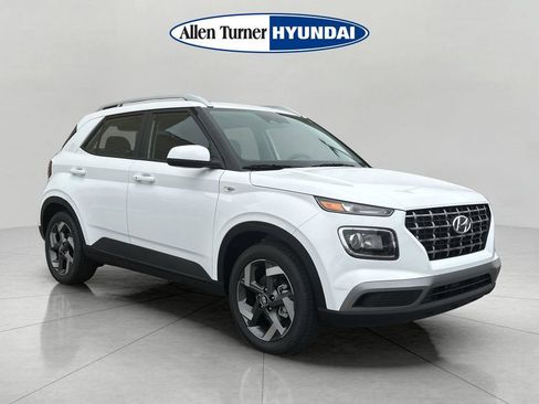 New 2026 Hyundai Venue SEL FWD image 2