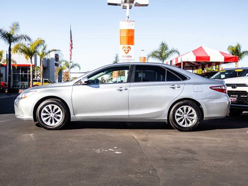 Certified 2017 Toyota Camry LE image 4