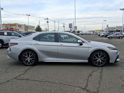 Used 2023 Toyota Camry SE image 8