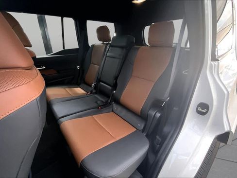 Used 2025 Lexus GX 550 w/ Cold Area Package AWD/4WD image 20