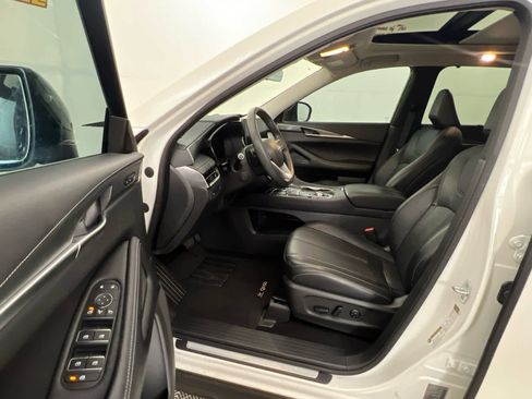 Used 2023 INFINITI QX60 Luxe w/ Cargo Package FWD image 4