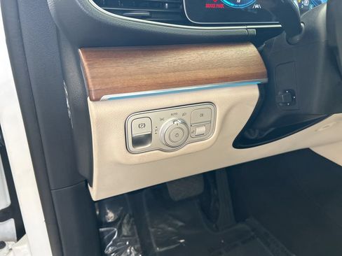 Used 2022 Mercedes-Benz GLE 450 4MATIC w/ AMG Line Exterior image 49