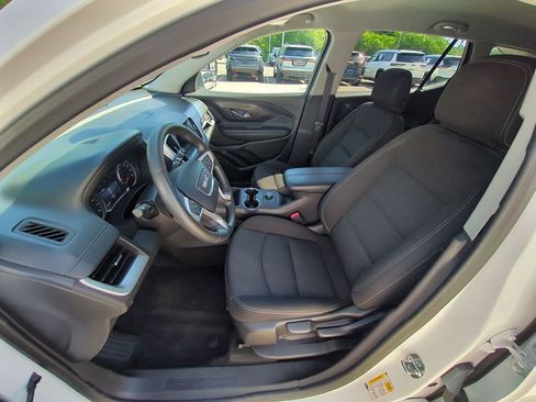 Used 2024 GMC Terrain SLE FWD image 16
