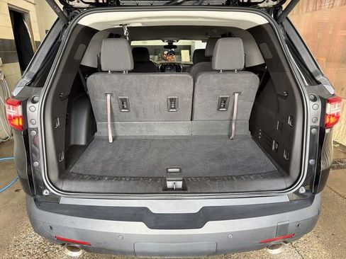 Used 2020 Chevrolet Traverse LT FWD image 25