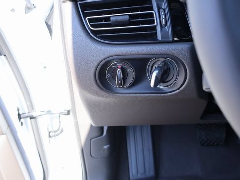 Certified 2026 Porsche Macan AWD/4WD image 32