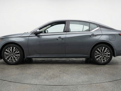 Used 2025 Nissan Altima 2.5 SV FWD image 5