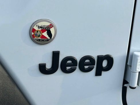 Used 2022 Jeep Wrangler Sport AWD/4WD image 18