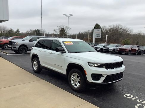 Certified 2023 Jeep Grand Cherokee Laredo w/ Trailer Tow Prep Group (B) image 3