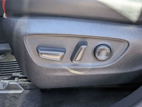 Used 2021 Toyota Highlander XSE FWD image 19