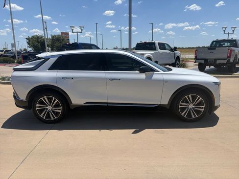 Used 2024 Cadillac Lyriq Luxury RWD image 8
