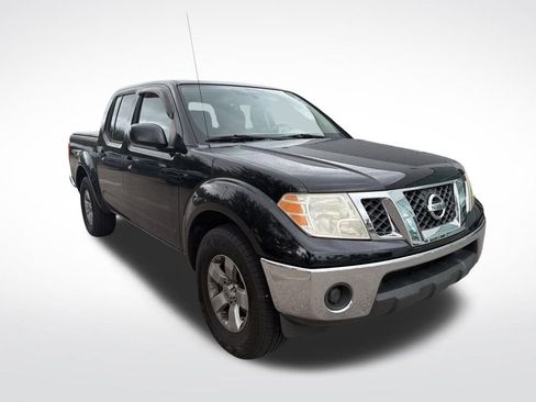 Used 2010 Nissan Frontier SE image 2