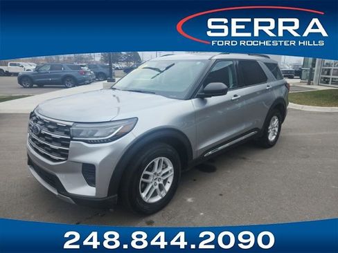Used 2025 Ford Explorer Active AWD/4WD image 1