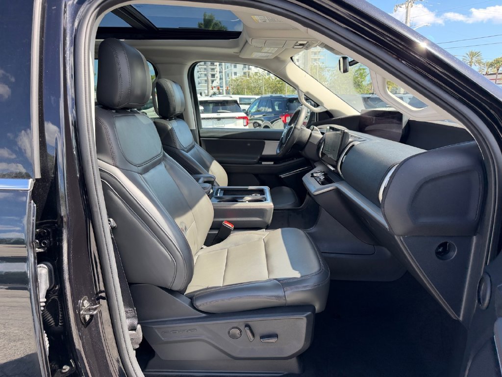 Used 2025 Ford Expedition Active RWD image 19