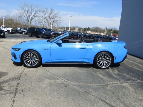 Used 2025 Ford Mustang GT Premium RWD image 3
