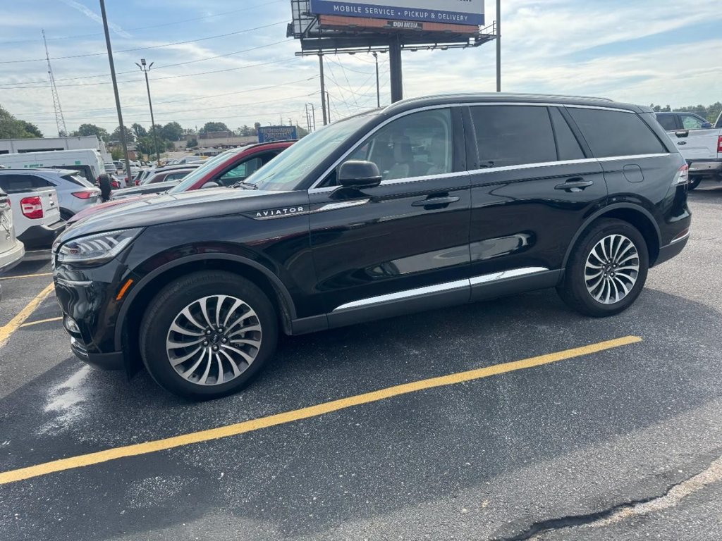 Used 2024 Lincoln Aviator Reserve AWD/4WD image 3
