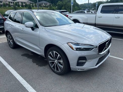 Used 2022 Volvo XC60 B5 Momentum w/ Climate Package AWD/4WD image 5