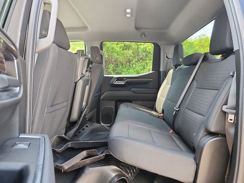 Certified 2022 Chevrolet Silverado 1500 LT w/ Z71 Off-Road Package AWD/4WD image 10