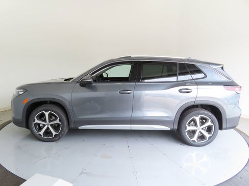 New 2025 Volkswagen Tiguan SE image 8