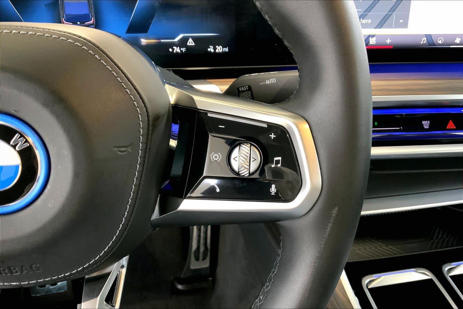 Used 2023 BMW i7 xDrive60 w/ Executive Package 2 AWD/4WD image 24