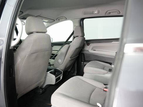 Used 2018 Honda Odyssey LX image 33