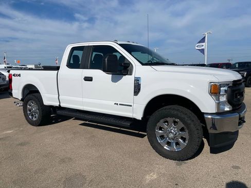 Used 2021 Ford F250 XL w/ Power Equipment Group AWD/4WD image 3
