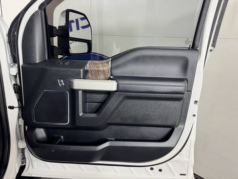 Used 2019 Ford F250 Lariat w/ Lariat Ultimate Package image 39