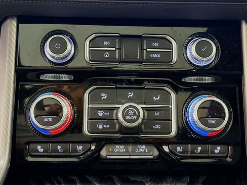 Used 2022 GMC Yukon Denali image 16