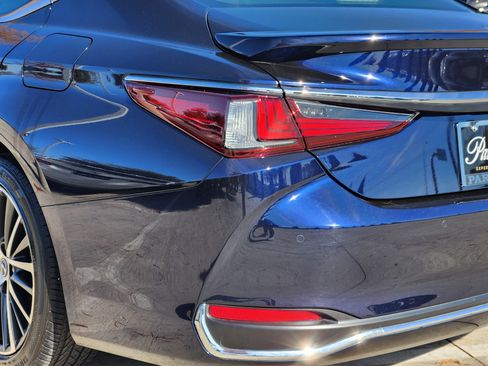 Used 2025 Lexus ES 300h w/ Premium Package image 5