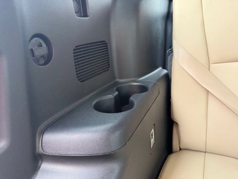 Used 2023 Toyota Highlander XLE FWD image 42