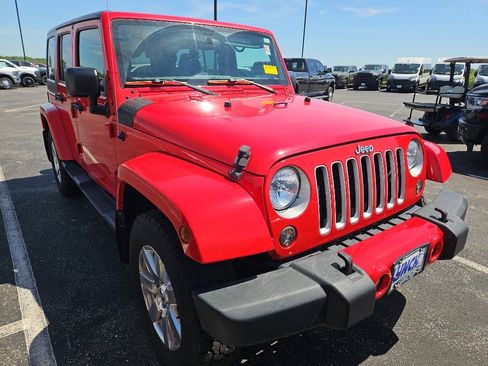Used 2017 Jeep Wrangler Unlimited Sahara w/ Max Tow Package AWD/4WD image 3