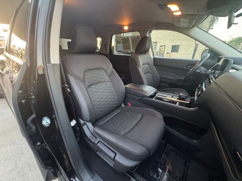 Used 2025 Nissan Pathfinder SV image 38