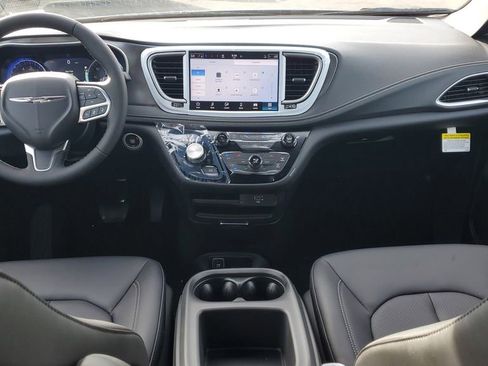 New 2026 Chrysler Pacifica Select image 11