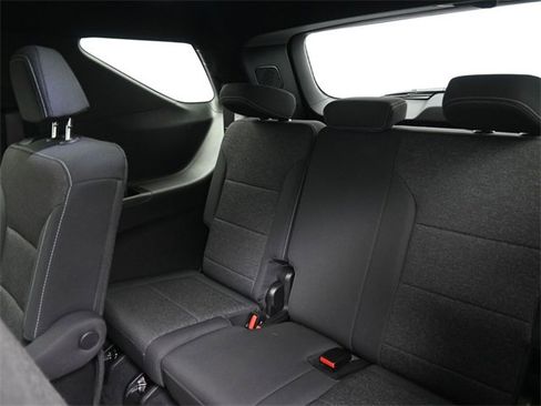 Used 2025 Chevrolet Traverse LT image 20