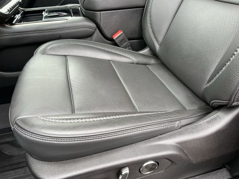 Used 2025 GMC Yukon Denali w/ Sun & Power Step Package image 18