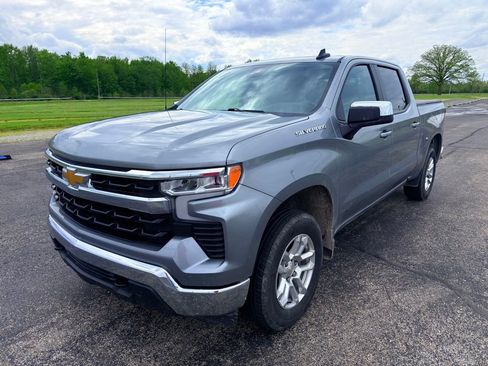 Used 2025 Chevrolet Silverado 1500 LT AWD/4WD image 14