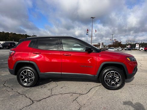 Used 2024 Jeep Compass Trailhawk image 2
